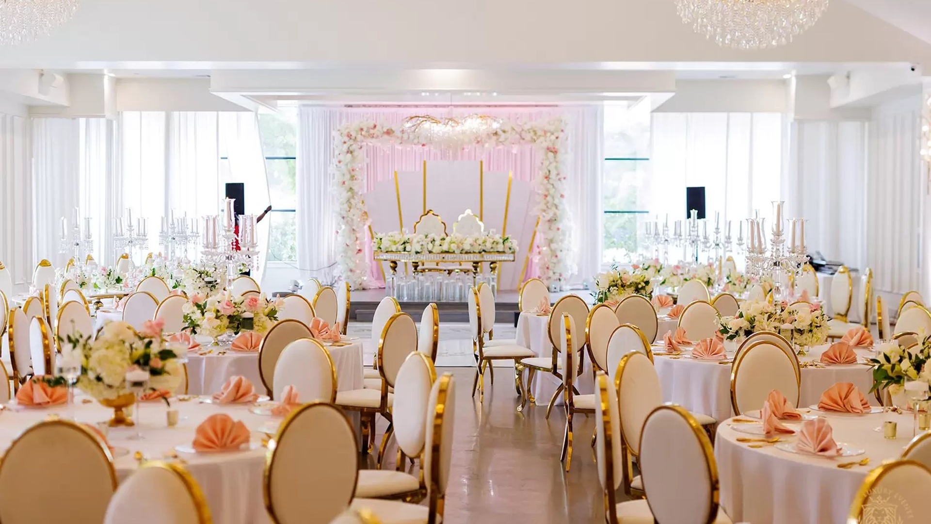 How to Choose the Perfect Backdrop for Your Event